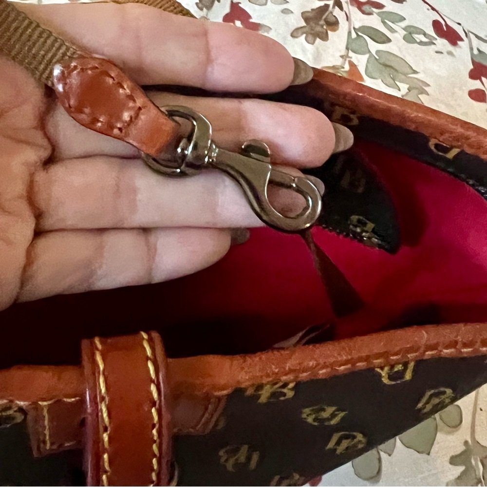 Dooney & Bourke classic tote. Rich t’moro brown canvas with caramel leather trim - Picture 10 of 16